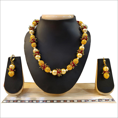 Artificial Pearl Necklace Set Gender: Women