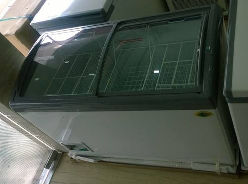 Curve Glass Freezer