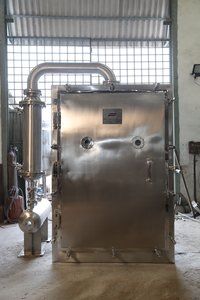 VACUUM TRAY DRYER