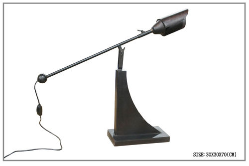 IRON CLASSIC TABLE LAMP