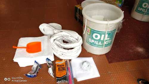 Spill Kit Oil By SAMEEKSHA LIFE SAFETY EQUIPMENTS INDIA PRIVATE LIMITED
