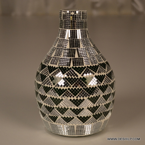 Black colored Decorated Glass Flower Vase