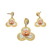 Unique Floral Shape Pendant Set