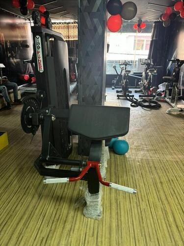 Preacher Curl Machine