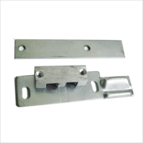 JEEP TAIL GATE LOCK ST. PLATE.