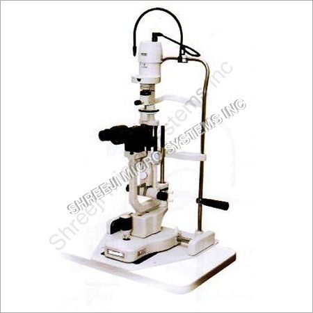 Slit Lamp Usage: Hospital & Clinic