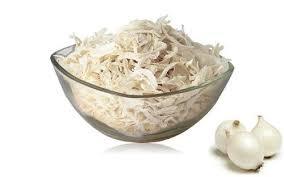 Dehydrated white onion flakes