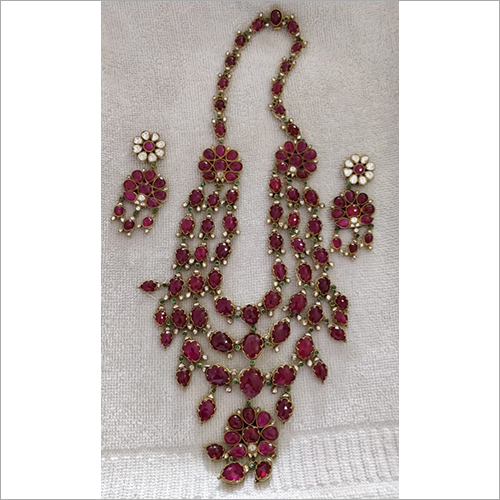 Londido Ruby Gold Neckles