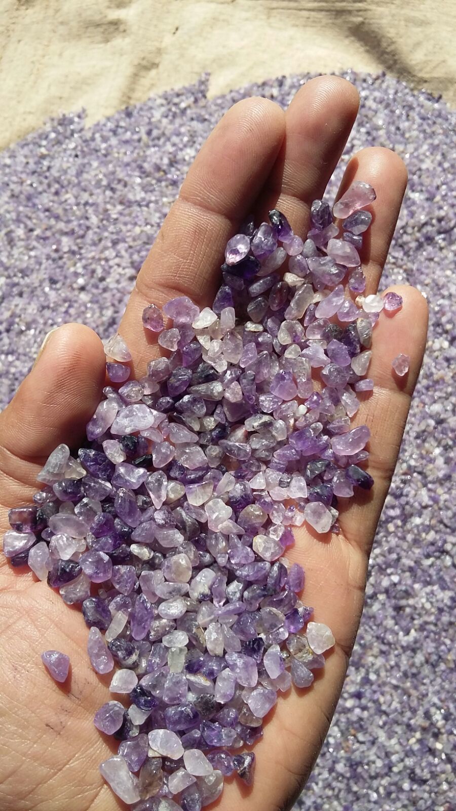 Crushed polished Amethyst Sand and grit 1-3 mm size low price  in Indian