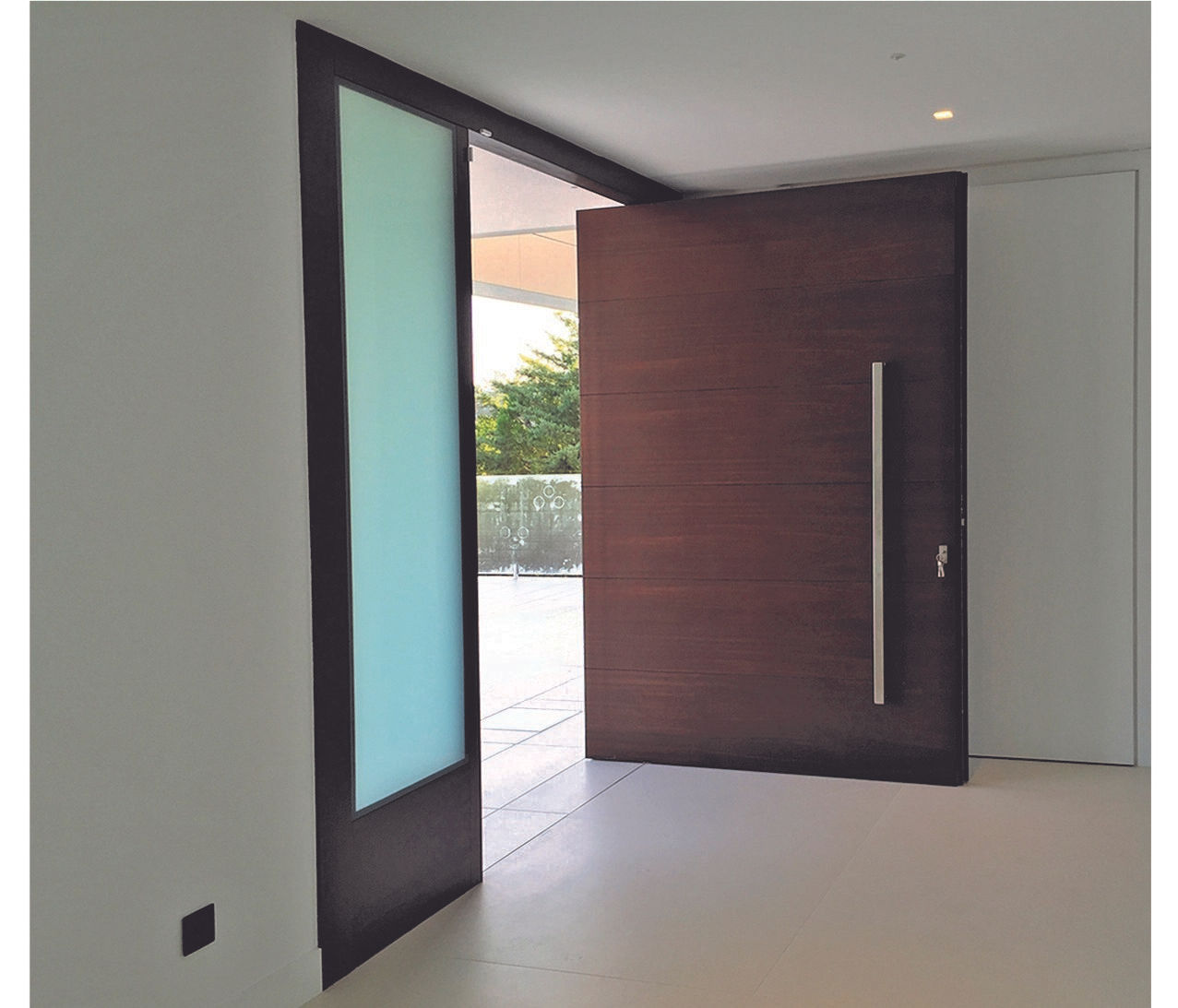 Entrance Wooden Pivot Door