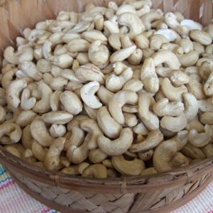 Almond Nuts, Apricot Kernels, Betel Nuts, cashew nuts