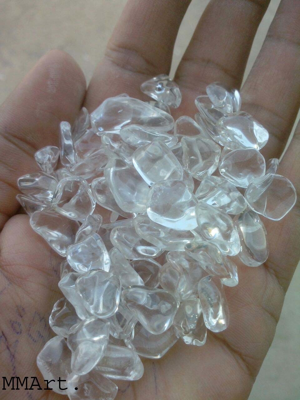 PREMIUM QUALITY DIMOND GLOSSY SUPPER POLISHED CRYSTAL GRAVELS AND ROUND POLISHED CHIPS TUMBLES STONE CRYSTAL BALLA PRICE PER TON