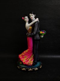 Decorative Couple Statue