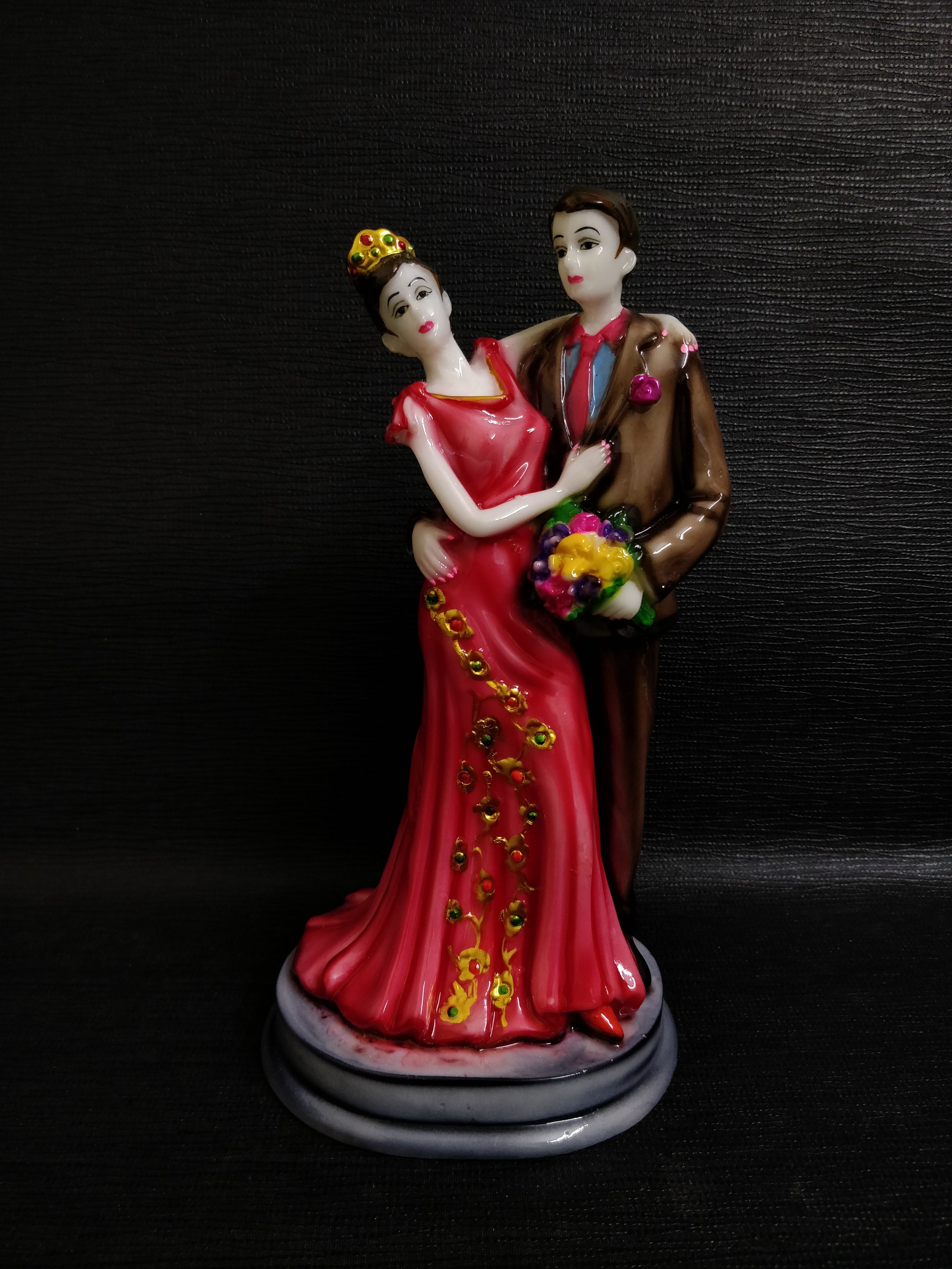 Couples Statue