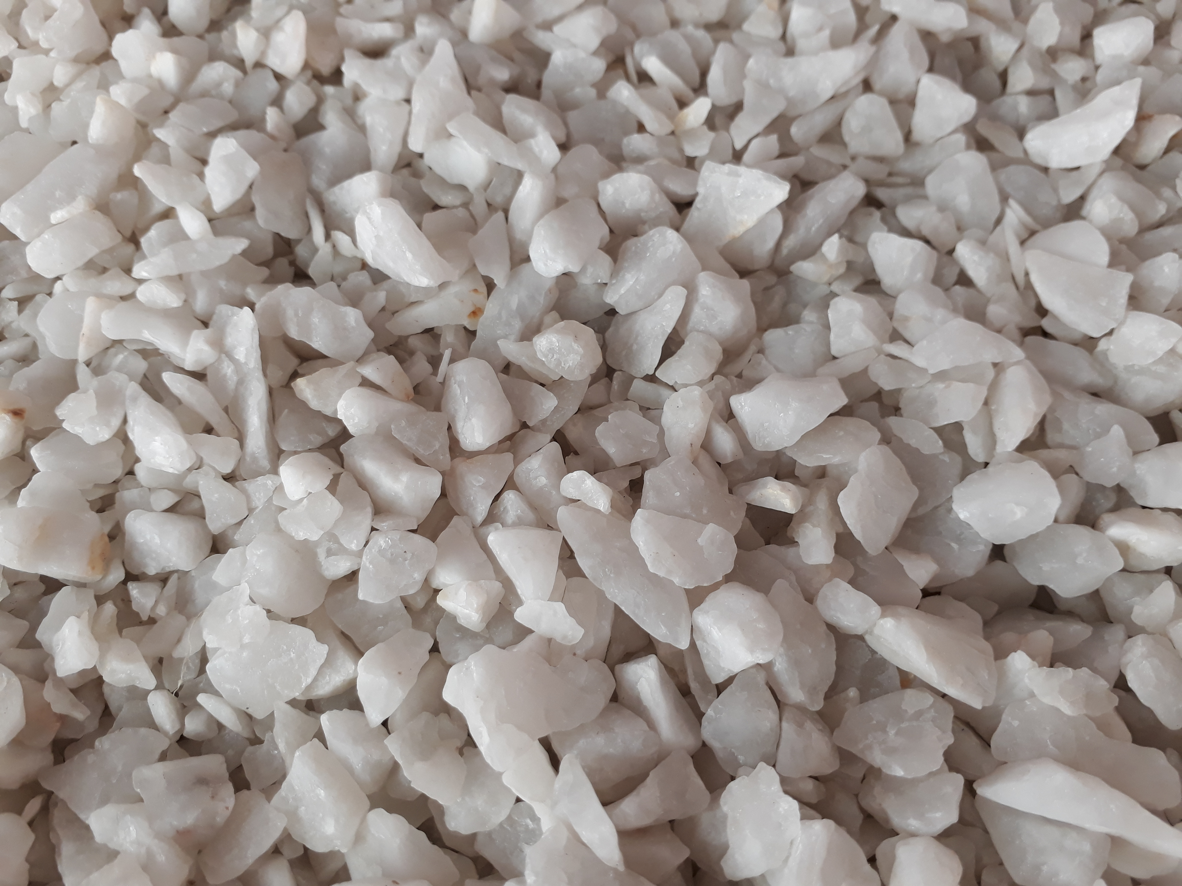 Indian Snow White Quartz Crushed and semi - polished paving small pebbles