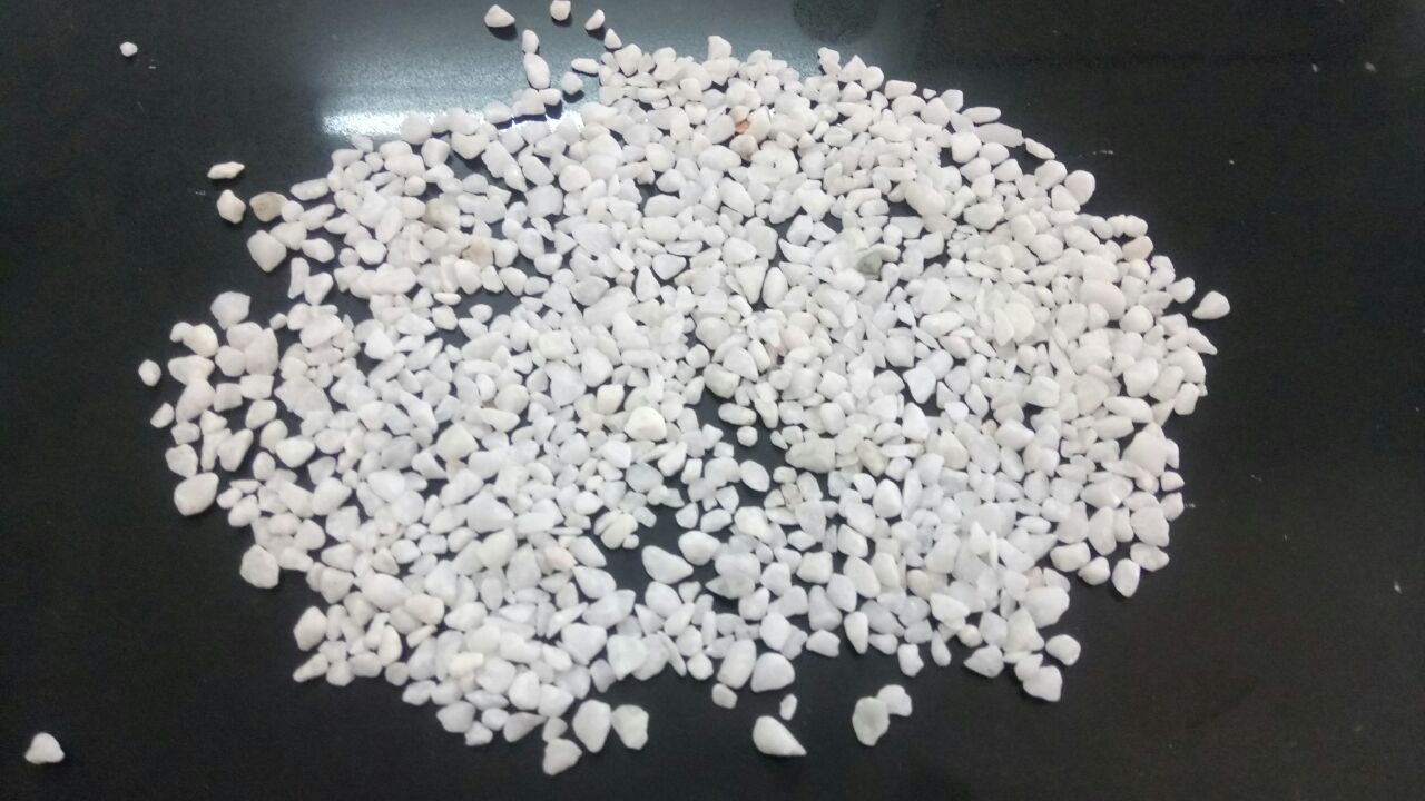 Indian Snow White Quartz Crushed and semi - polished paving small pebbles