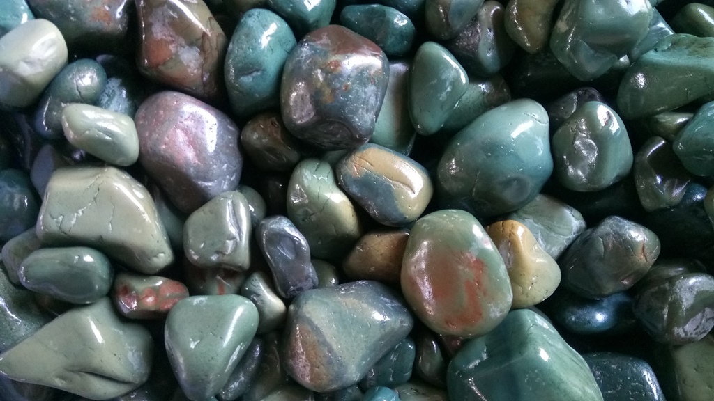 Moss Agate crushed and polished aggregate gravels and chips for export high quality