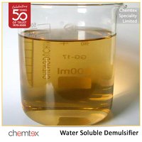 Demulsifier soluble en agua