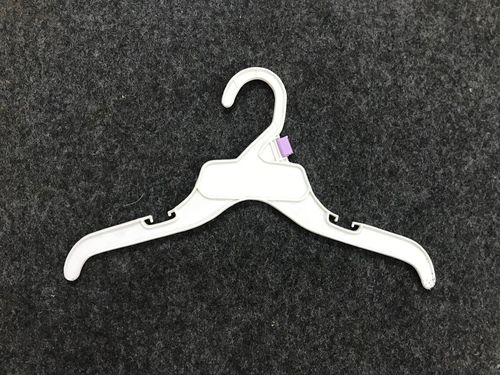 Plastic Cloth HANGER 1178