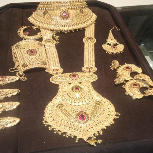 Bridal Gold Necklace Set By KHANDELWAL JEWELLERS
