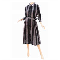 मल्टीकलर महिलाओं की फैंसी खादी कुर्ती में उपलब्ध