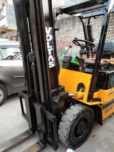 10T Voltas Heavy Duty Forklift - Application: Workshop