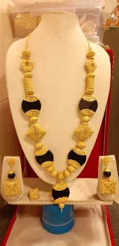 Imitation yellow jewellery Imitation yellow jewellery
