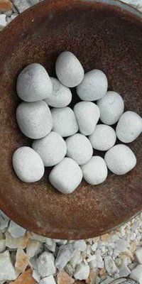 beauty full garden decoration used snow white marble round pebbles and gravels for decoration