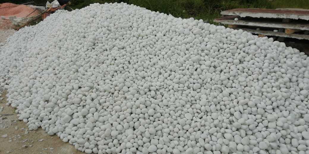 beauty full garden decoration used snow white marble round pebbles and gravels for decoration