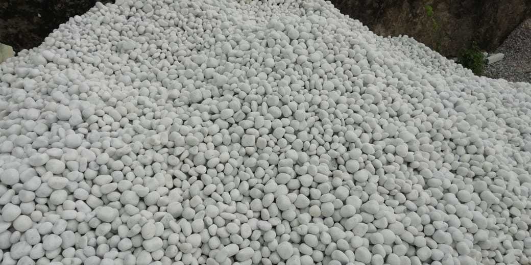 beauty full garden decoration used snow white marble round pebbles and gravels for decoration