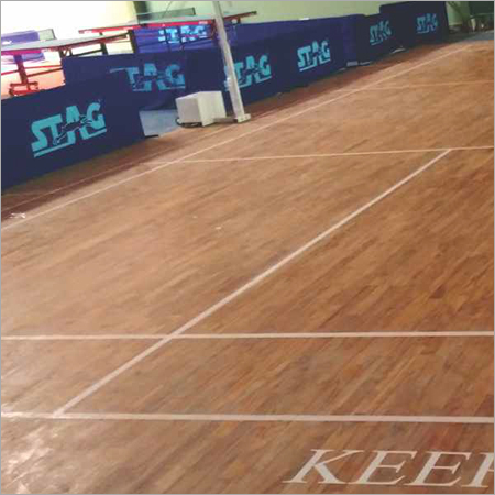 इनडोर लकड़ी का फर्श