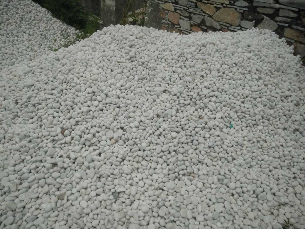 premium Polished and unpolished White Natural Pebbles and Cobbles Stone for Garden Decoration