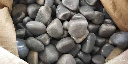 Tumbled stone smokey grey color machine polished pebbles stone