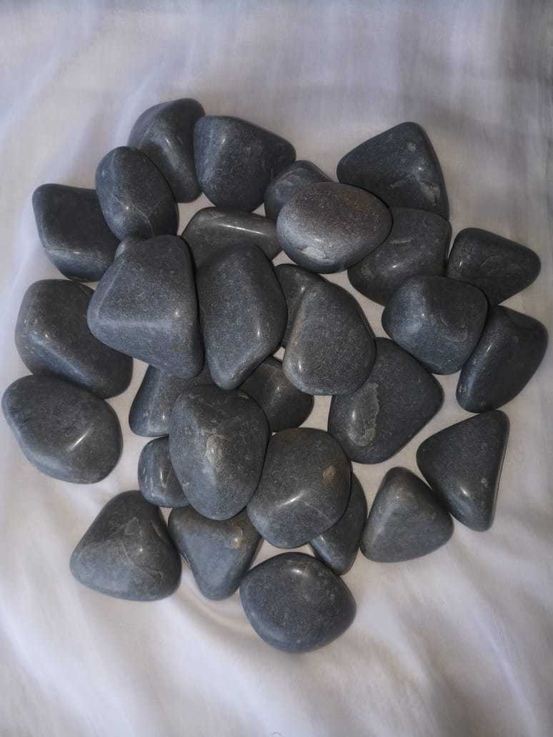 Tumbled stone smokey grey color machine polished pebbles stone