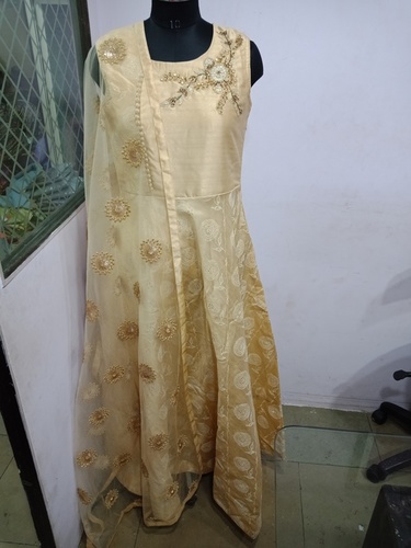 Ladies Gown Bust Size: 38-46 Inch (In)