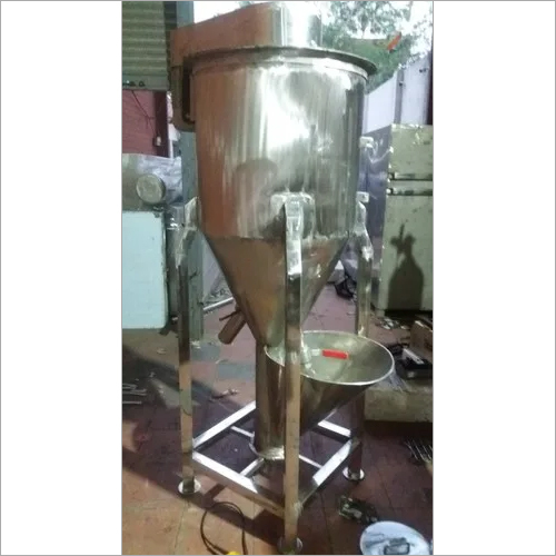 White Vertical Mixer Machine