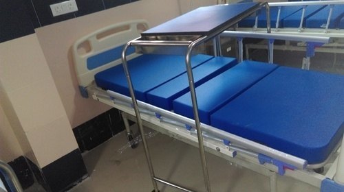 Metal Ums- 723 Hospital Plain Bed