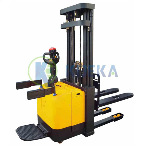 Full Electric Stacker Application: Stacking