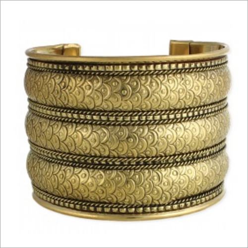 Metal Cuff - Elegant Metal Design for Women | Versatile for Anniversary, Engagement, Gift, or Party, Fashion-Forward Statement Jewelry