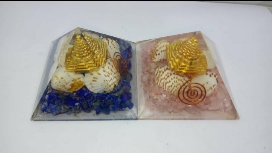 ORGONE RED CARNELIAN WITH SHREE YANTRA MERU PYRAMID