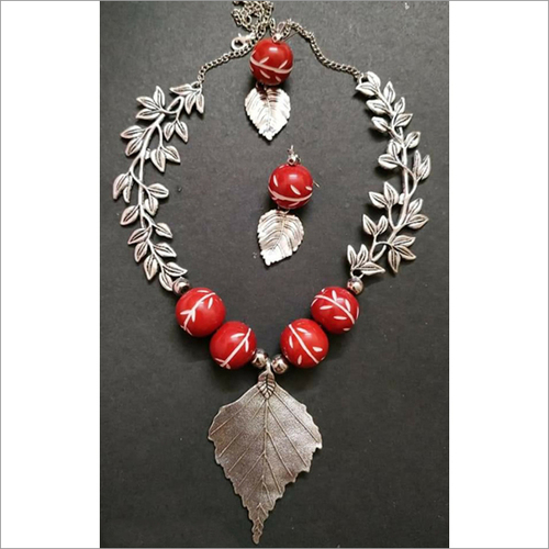 chemical beads necklace