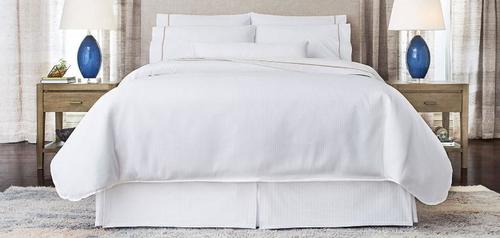 Plain White Bed Sheet Use: Hotel