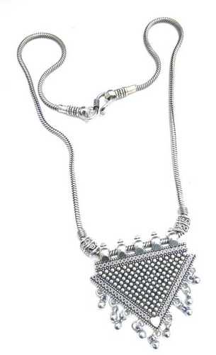 Elegant Silver Plated Necklace - Adjustable Length, Stylish Design with High-Quality Gemstone Accent