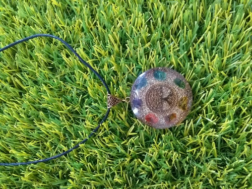 ORGONE 7 CHAKRA STONE COPER DUST WITH TREE OF LIFE LOGO PENDANT