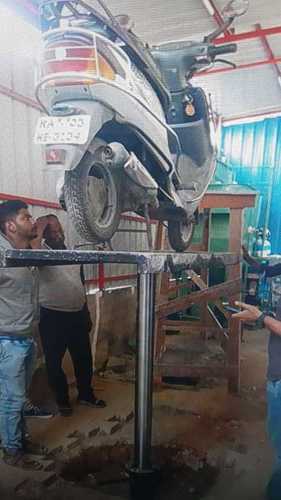 Two Wheeler Washing Hoist