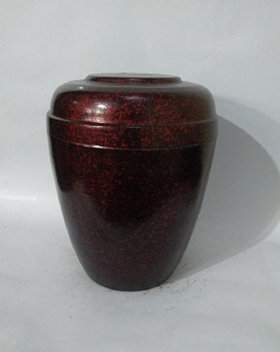 Manufacturer of Iron Urn- Red & Black