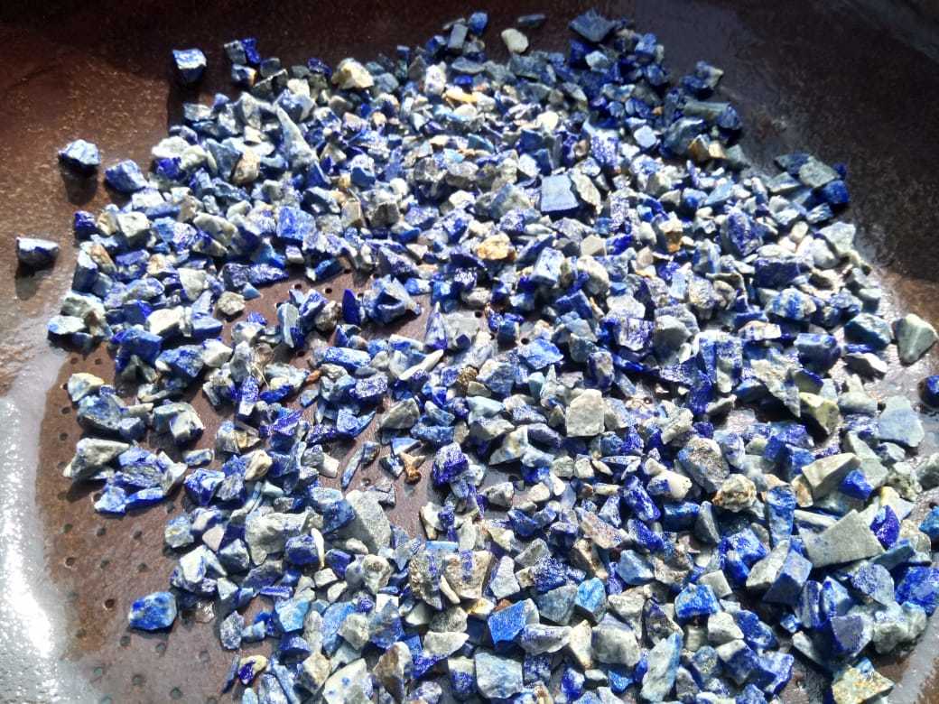 Water Wash Of Semi-Precious Blue Lapis Lazuli Crushed Stone Chips GEMSTONE RAW and powder for cosmatics industries