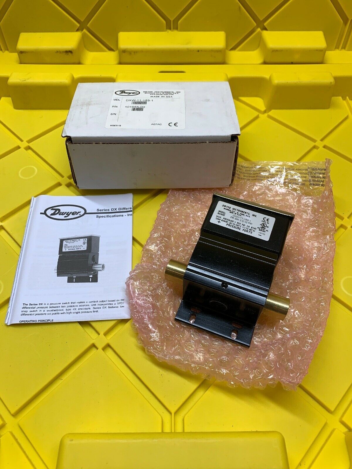 Dwyer DXW-11-153-4  Differential Pressure Switch