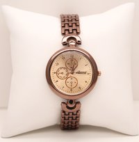 Classic rose gold wrist watch