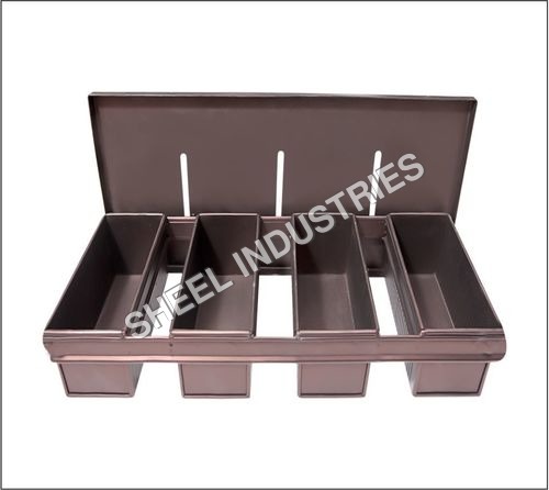 4 Strapped Rusk Baking Pan with Lid